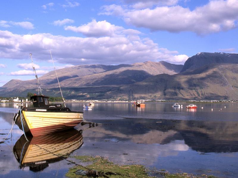 Path next to Loch Linnhe